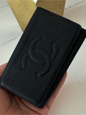 Chanel caviar key holder